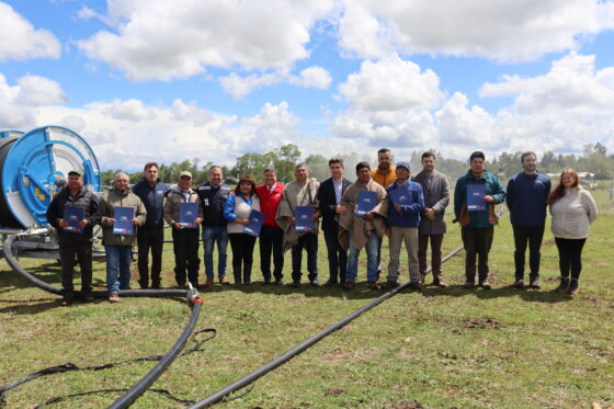 Diez familias agricultoras de Victoria recibieron bonos de riego e inauguraron sistema de riego por aspersión